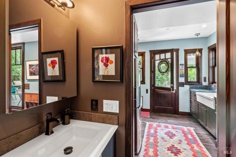 328 Piper Street Healdsburg CA 95448