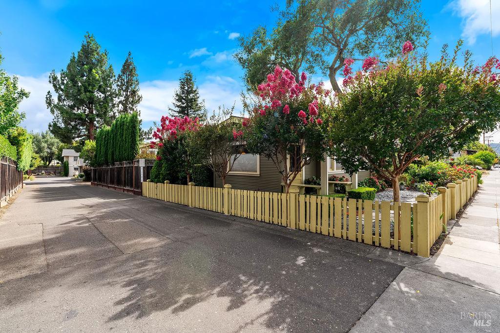 328 Piper Street Healdsburg CA 95448