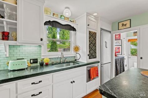 328 Piper Street Healdsburg CA 95448