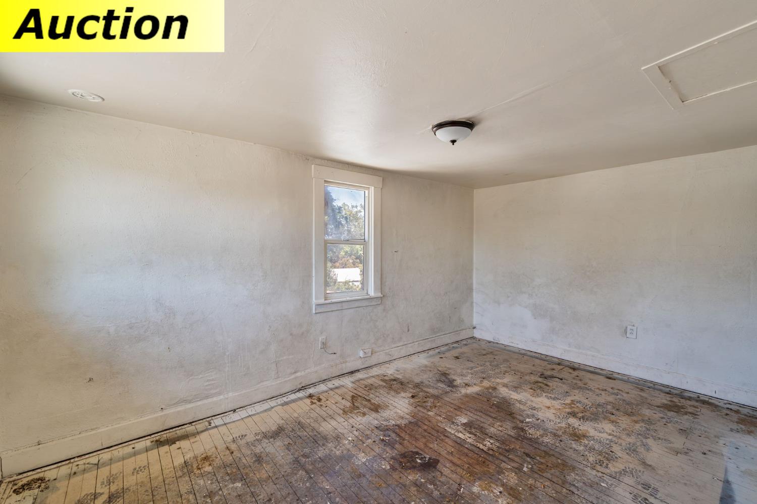 2504 Hawthorne Street Sacramento CA 95815