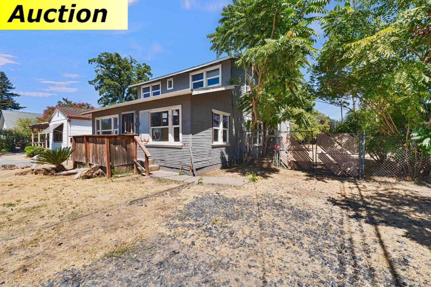 2504 Hawthorne Street Sacramento CA 95815