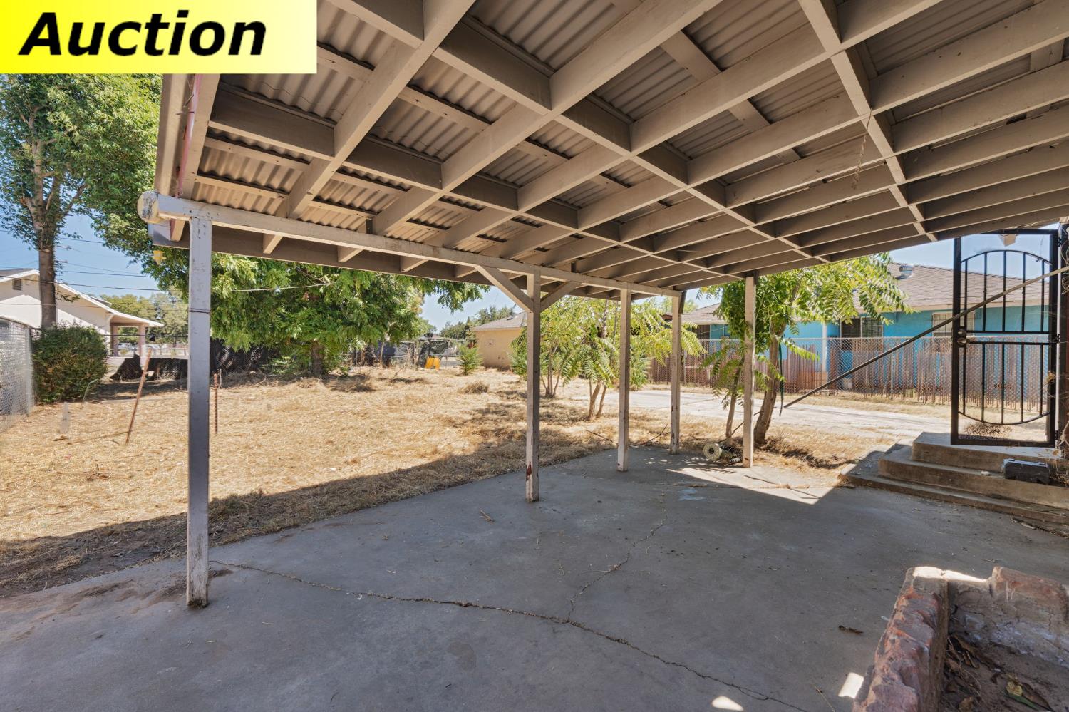 2504 Hawthorne Street Sacramento CA 95815