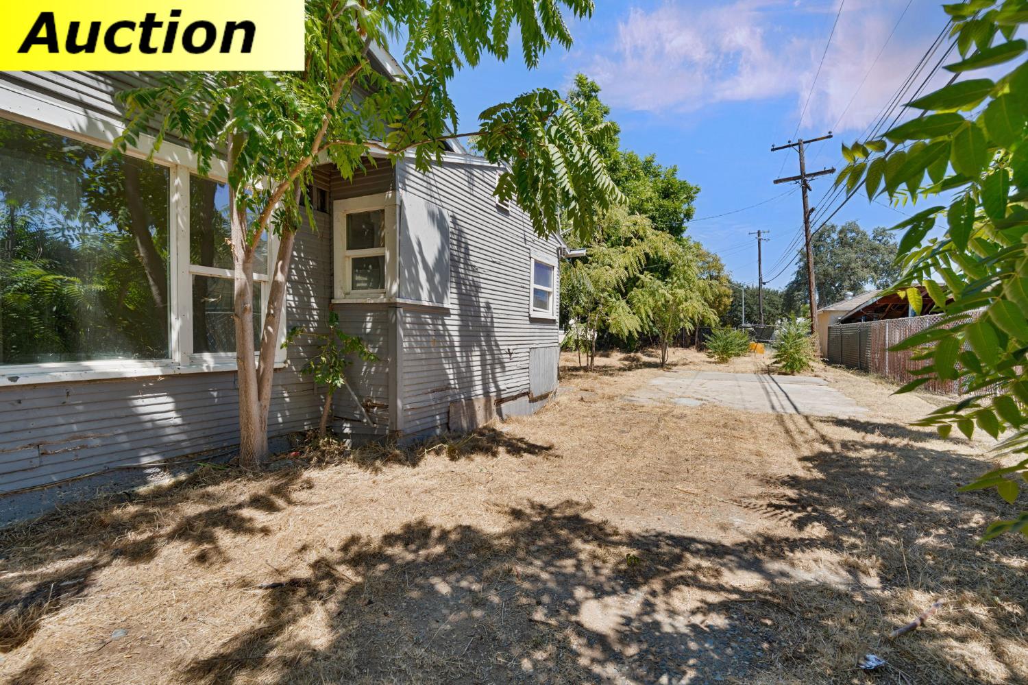 2504 Hawthorne Street Sacramento CA 95815