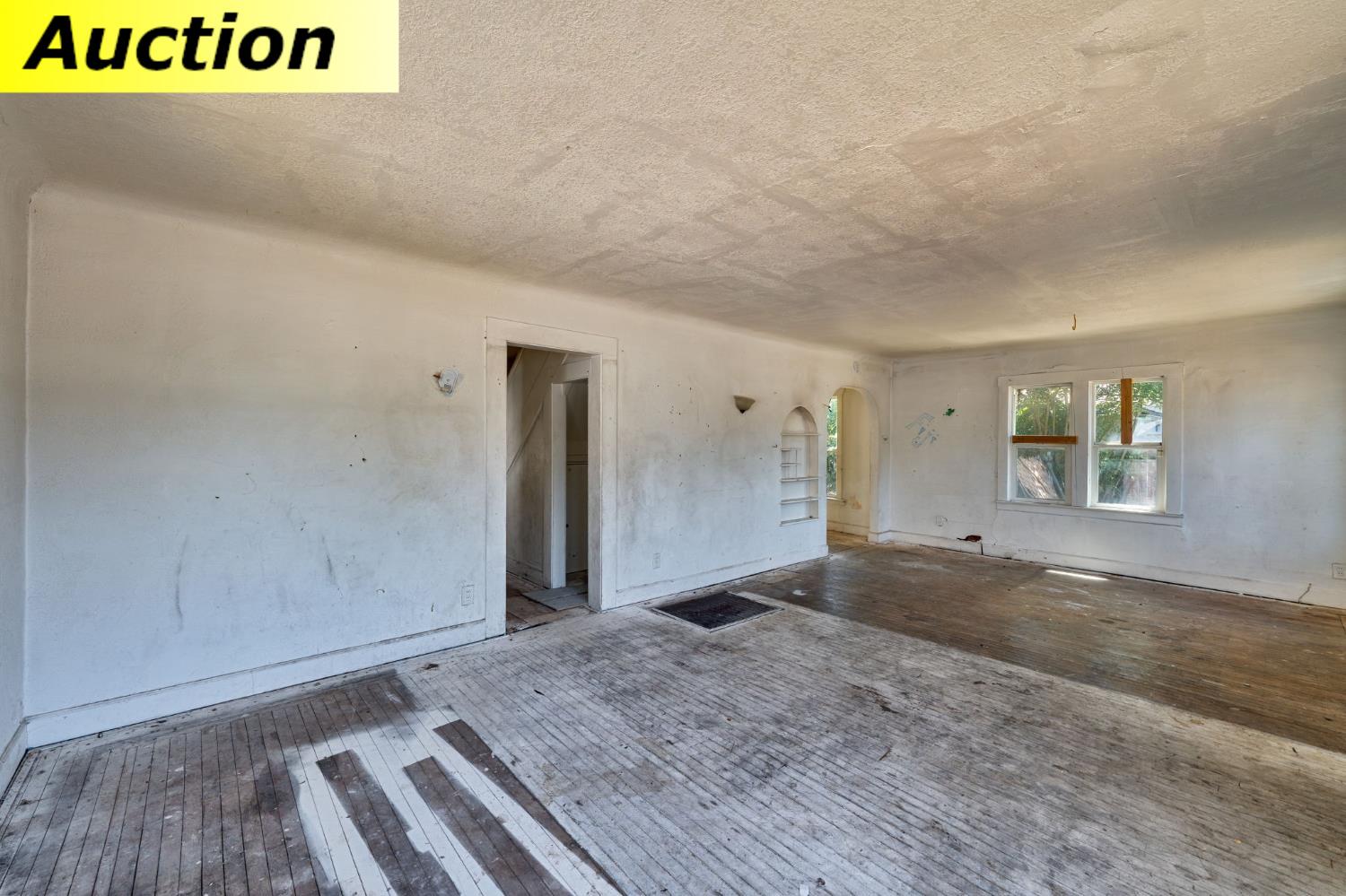 2504 Hawthorne Street Sacramento CA 95815