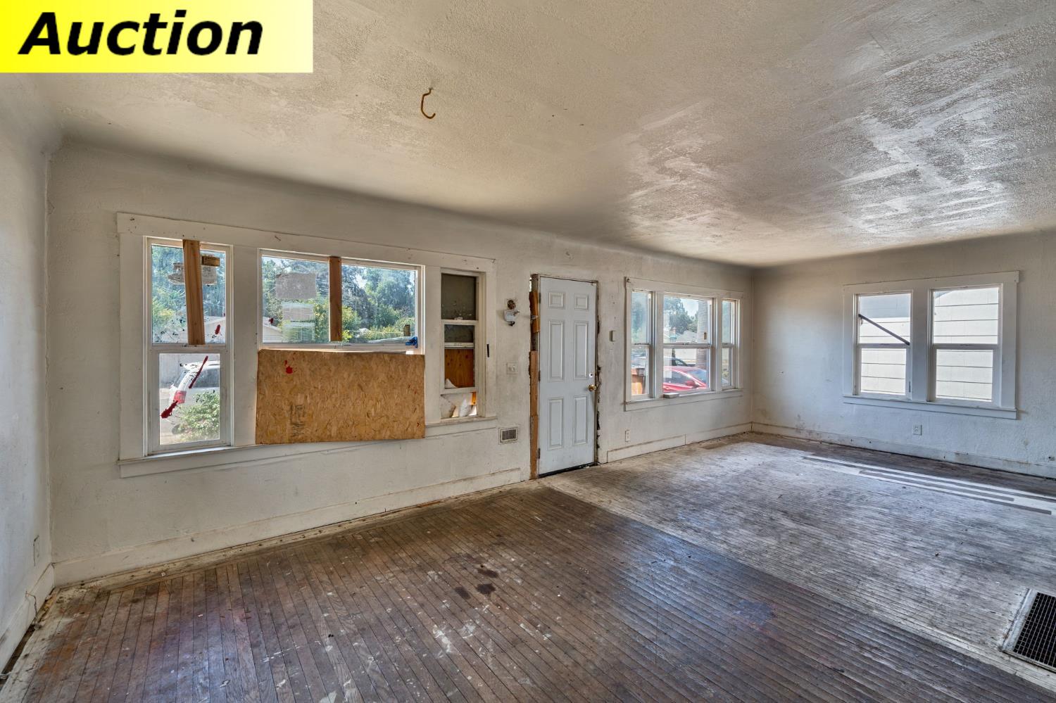 2504 Hawthorne Street Sacramento CA 95815