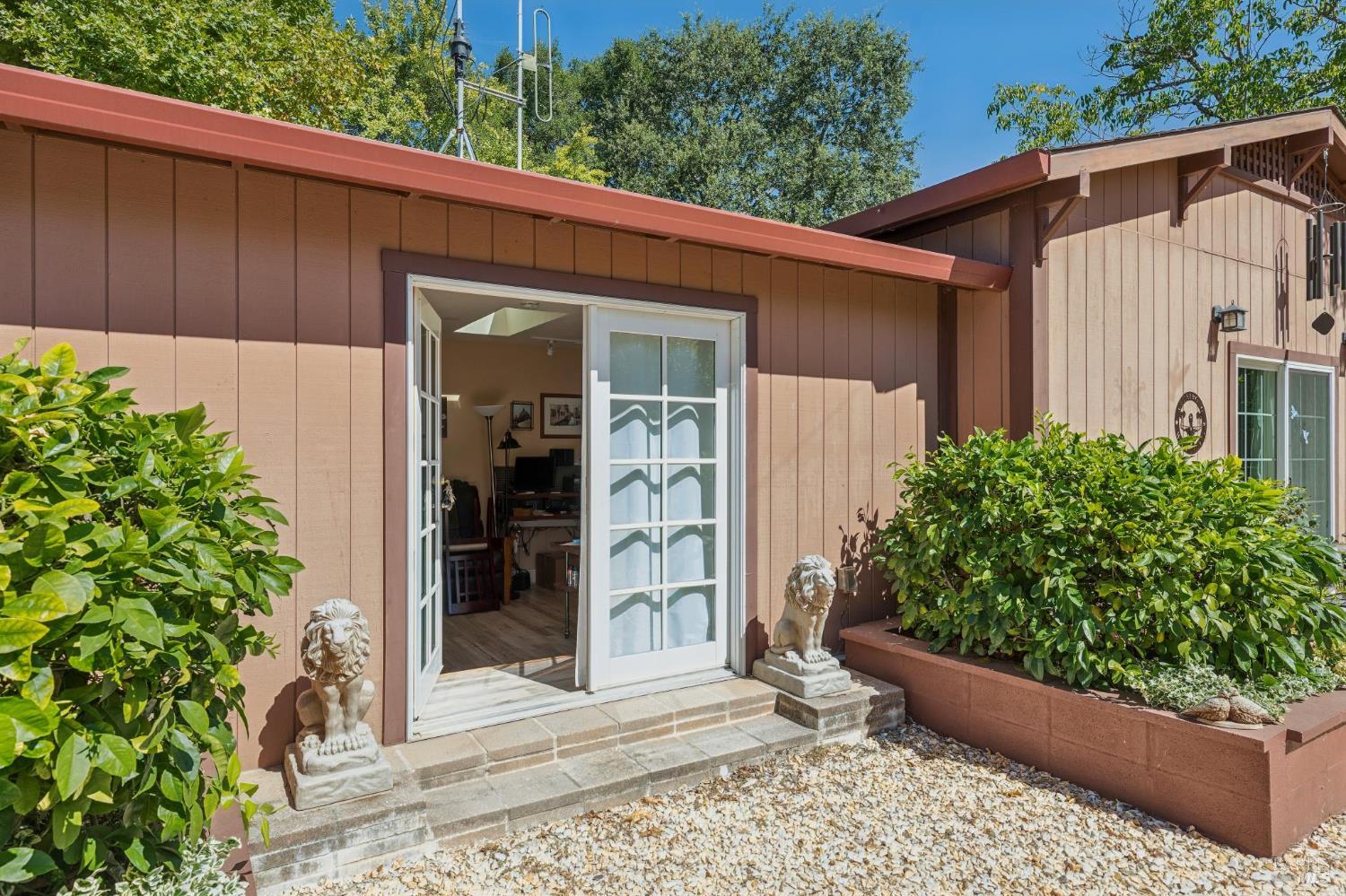1734 Vineyard Avenue St. Helena CA 94574