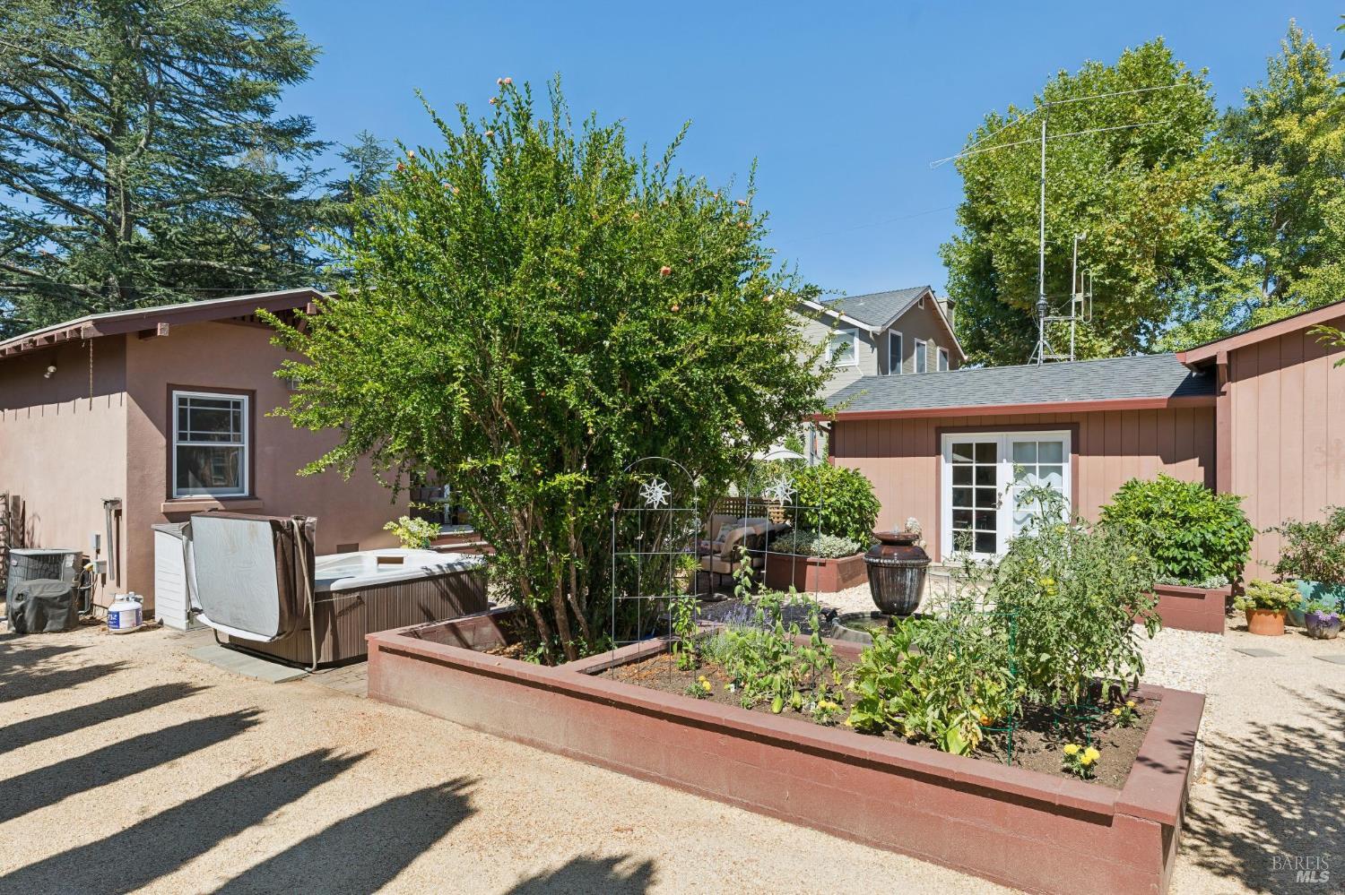 1734 Vineyard Avenue St. Helena CA 94574