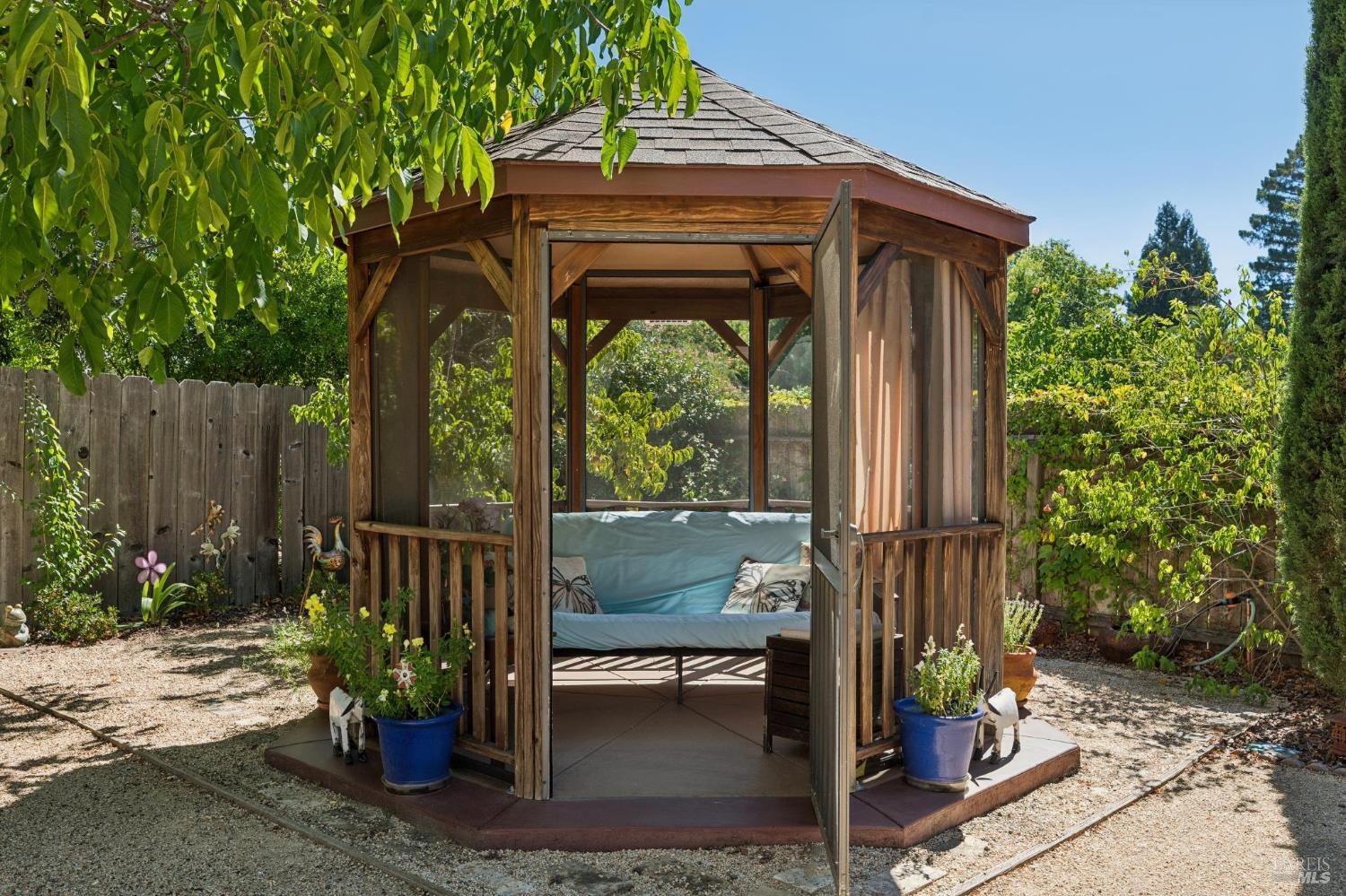 1734 Vineyard Avenue St. Helena CA 94574