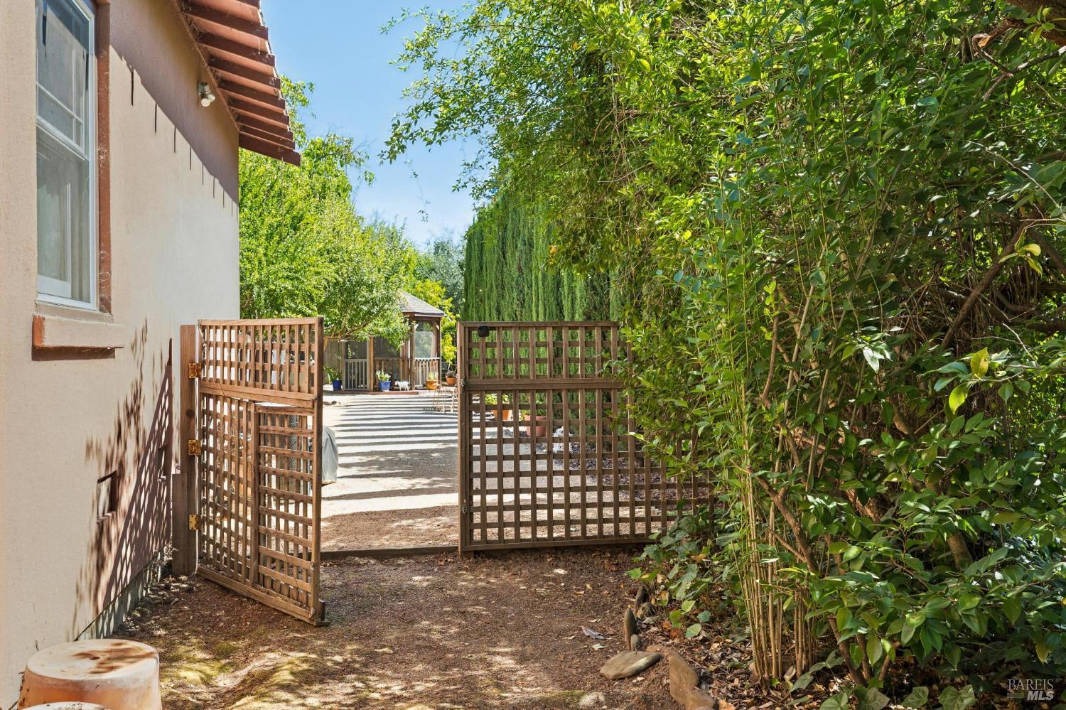 1734 Vineyard Avenue St. Helena CA 94574