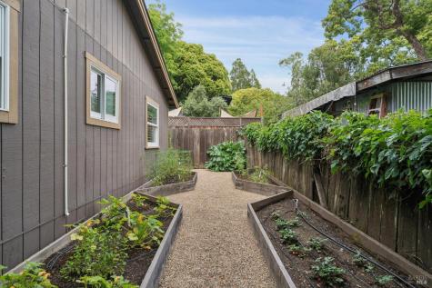 236 Powell Avenue Healdsburg CA 95448