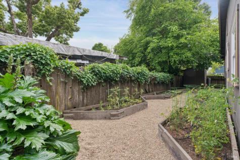 236 Powell Avenue Healdsburg CA 95448
