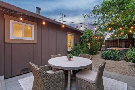 236 Powell Avenue Healdsburg CA 95448