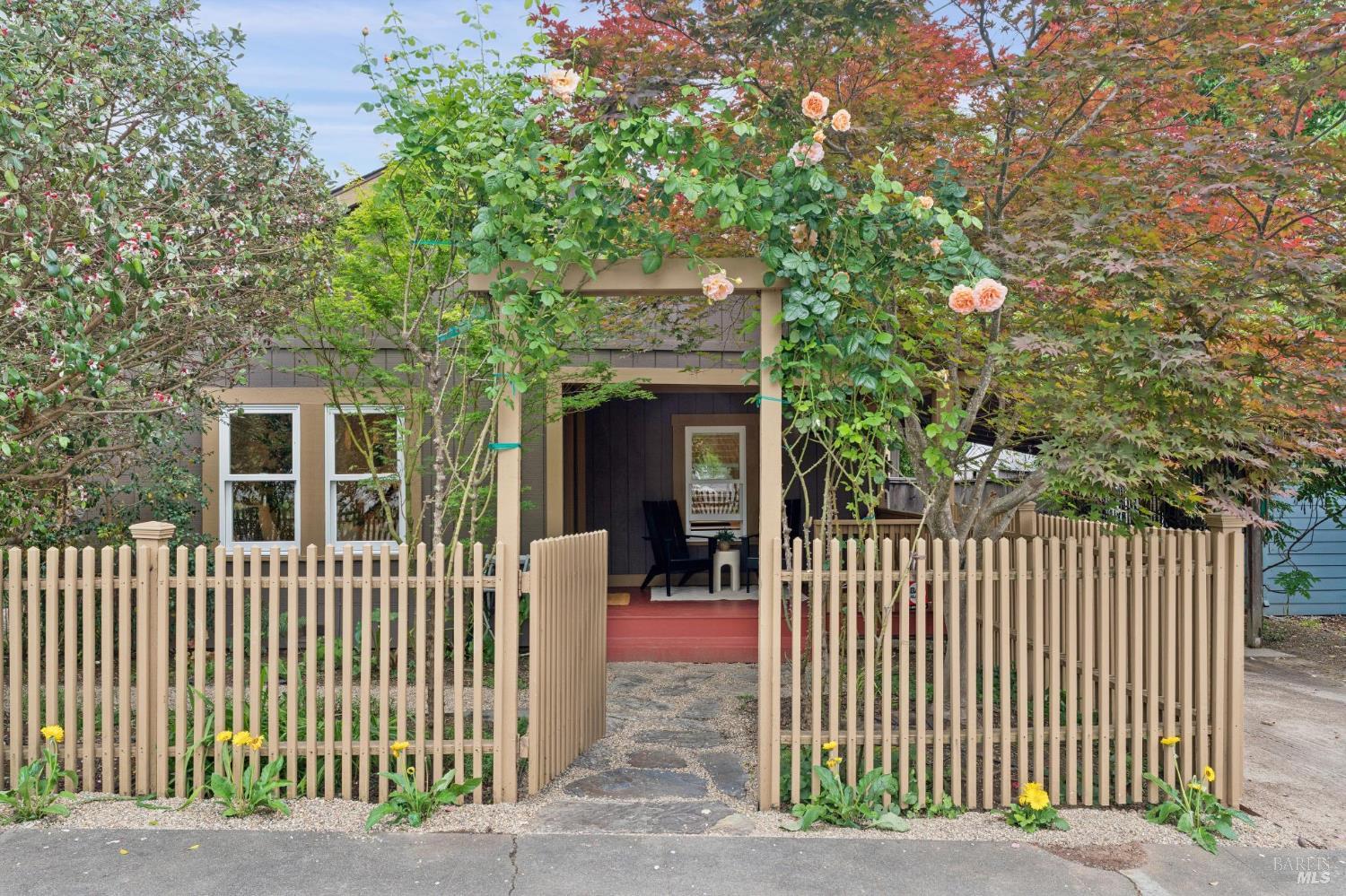 236 Powell Avenue Healdsburg CA 95448