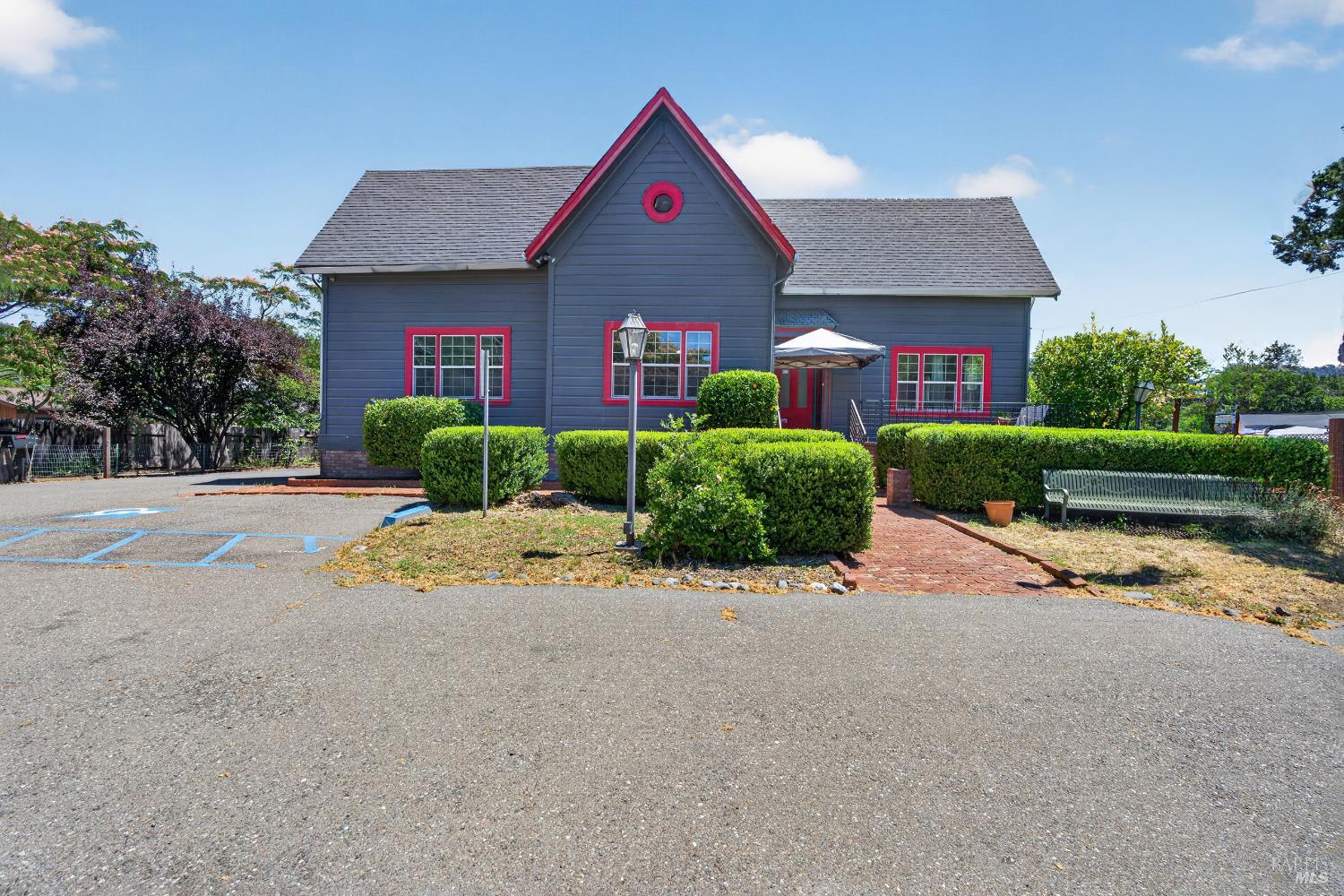 530 N Cloverdale Boulevard Cloverdale CA 95425