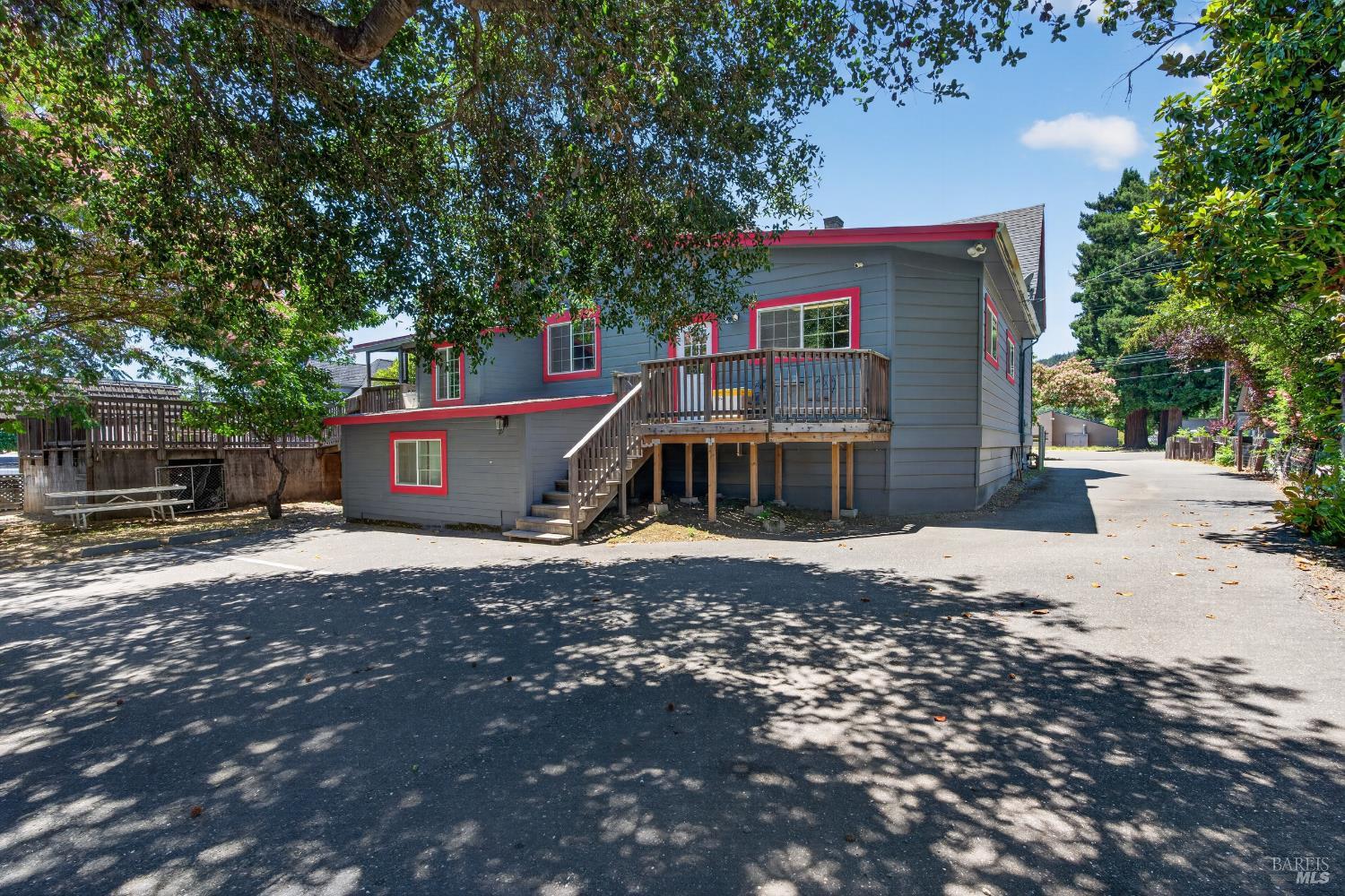 530 N Cloverdale Boulevard Cloverdale CA 95425