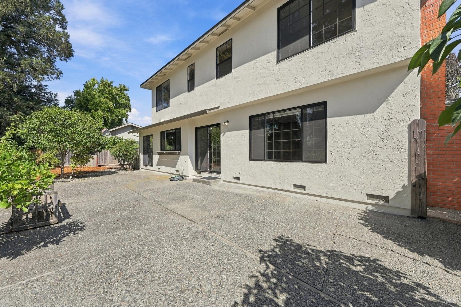 1552 Parkwood Court Napa CA 94558