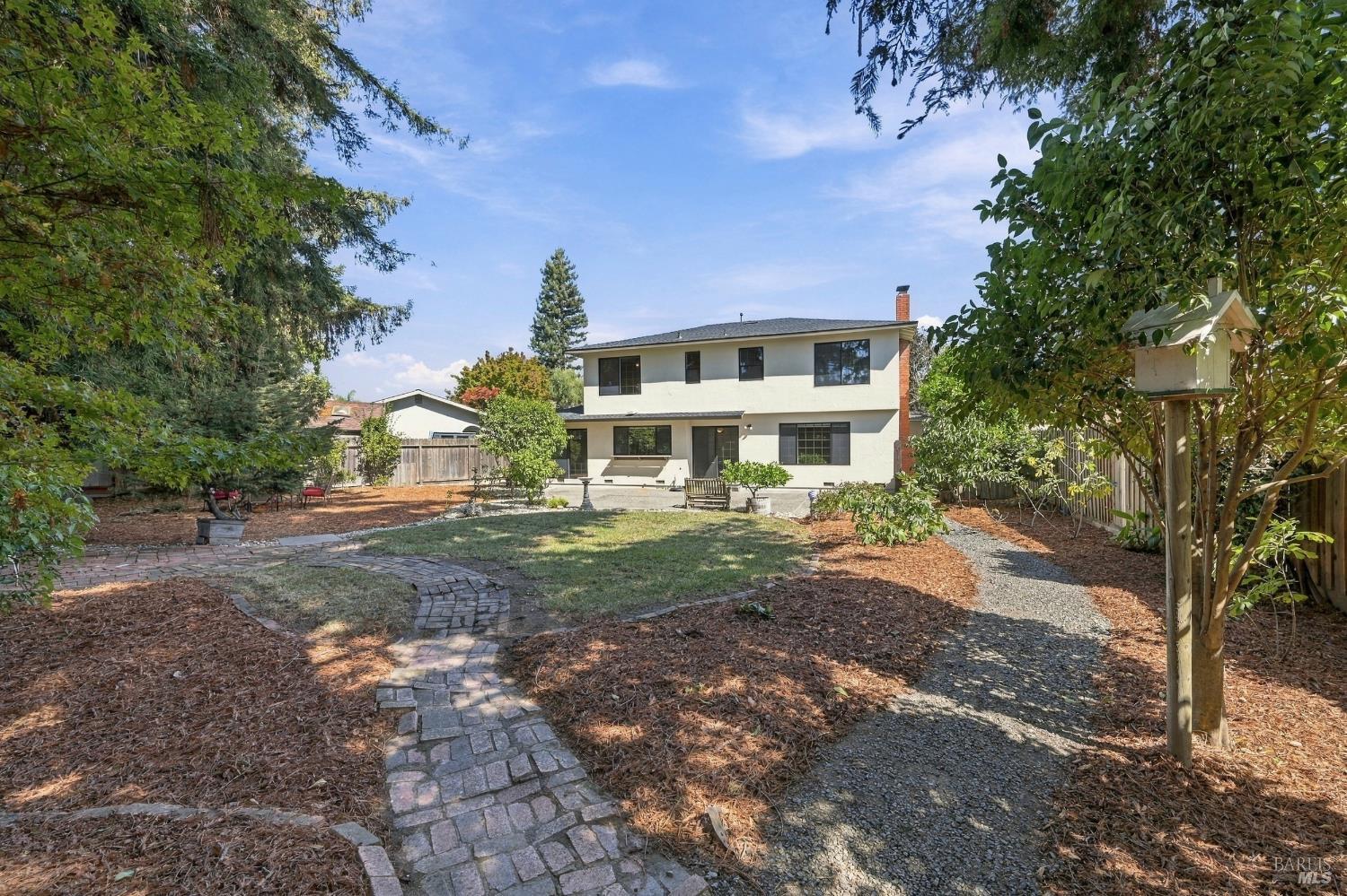 1552 Parkwood Court Napa CA 94558