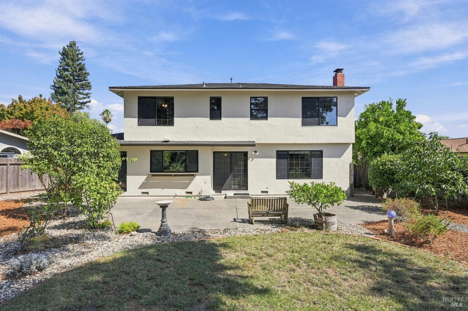 1552 Parkwood Court Napa CA 94558