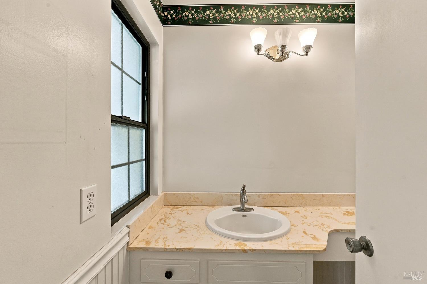 1552 Parkwood Court Napa CA 94558