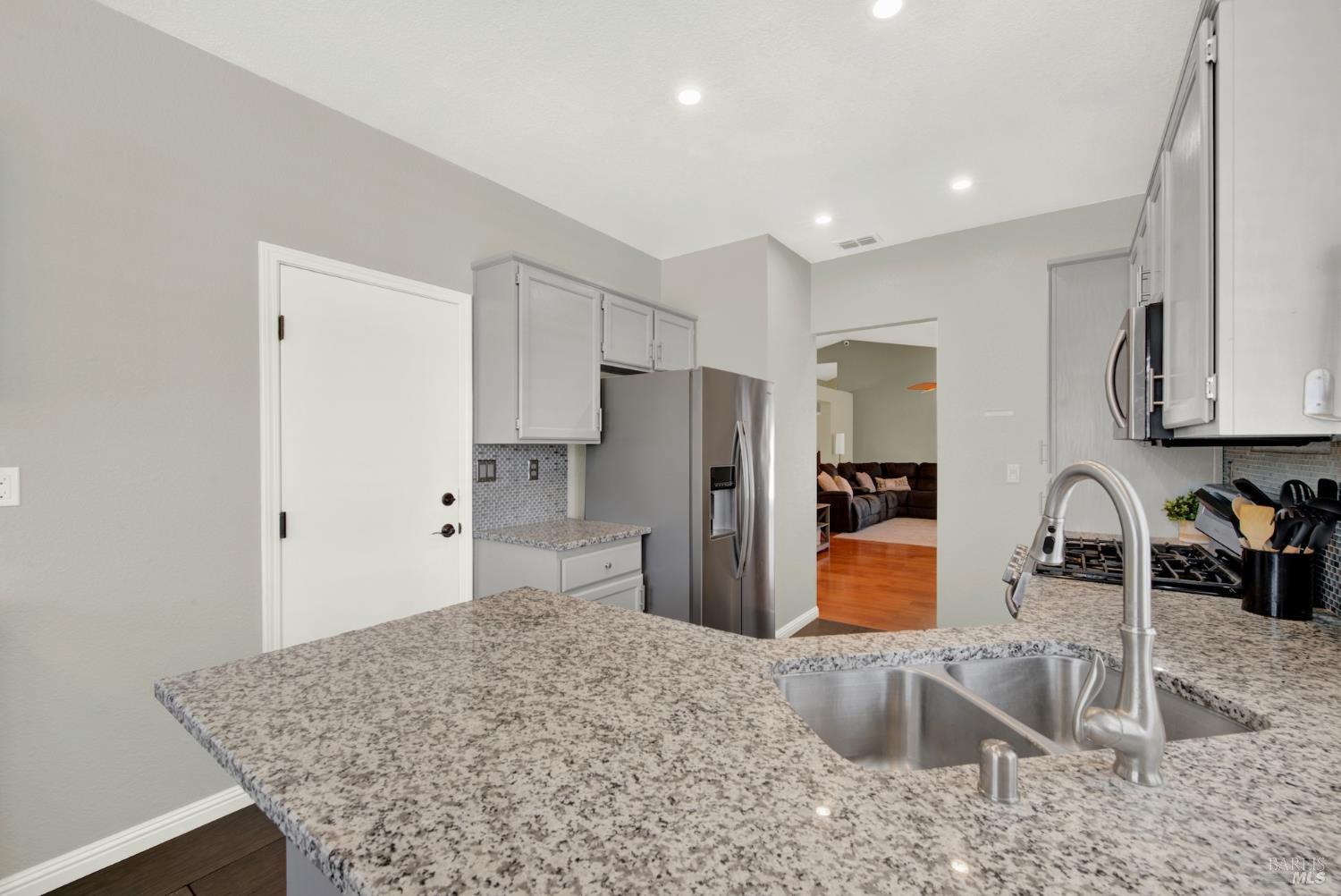 888 Sapphire Circle Vacaville CA 95687