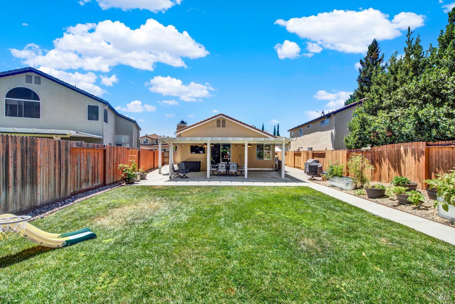 888 Sapphire Circle Vacaville CA 95687