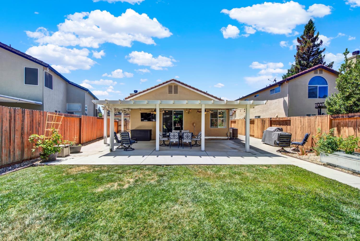 888 Sapphire Circle Vacaville CA 95687