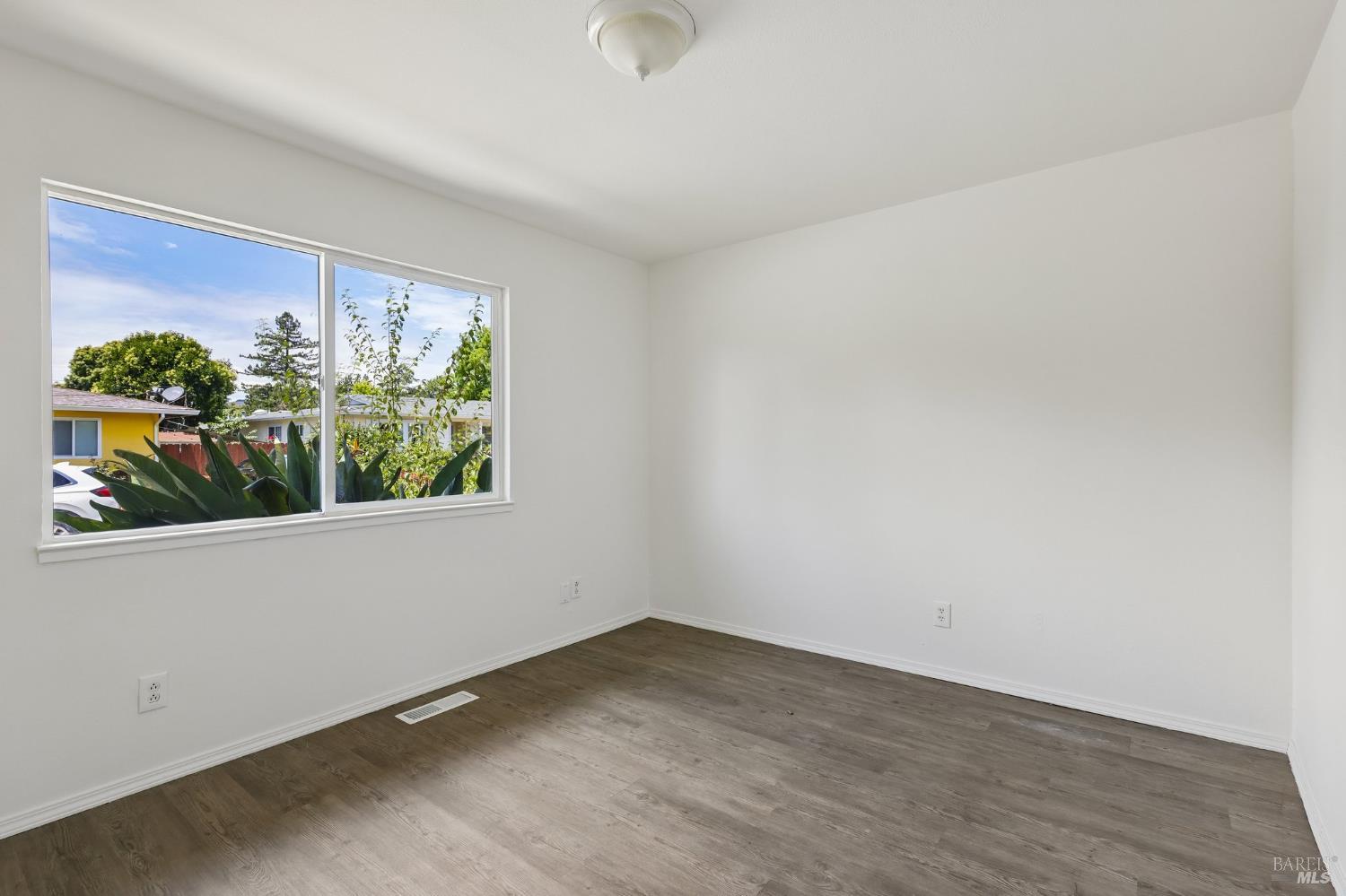 1662 Center Road Novato CA 94947