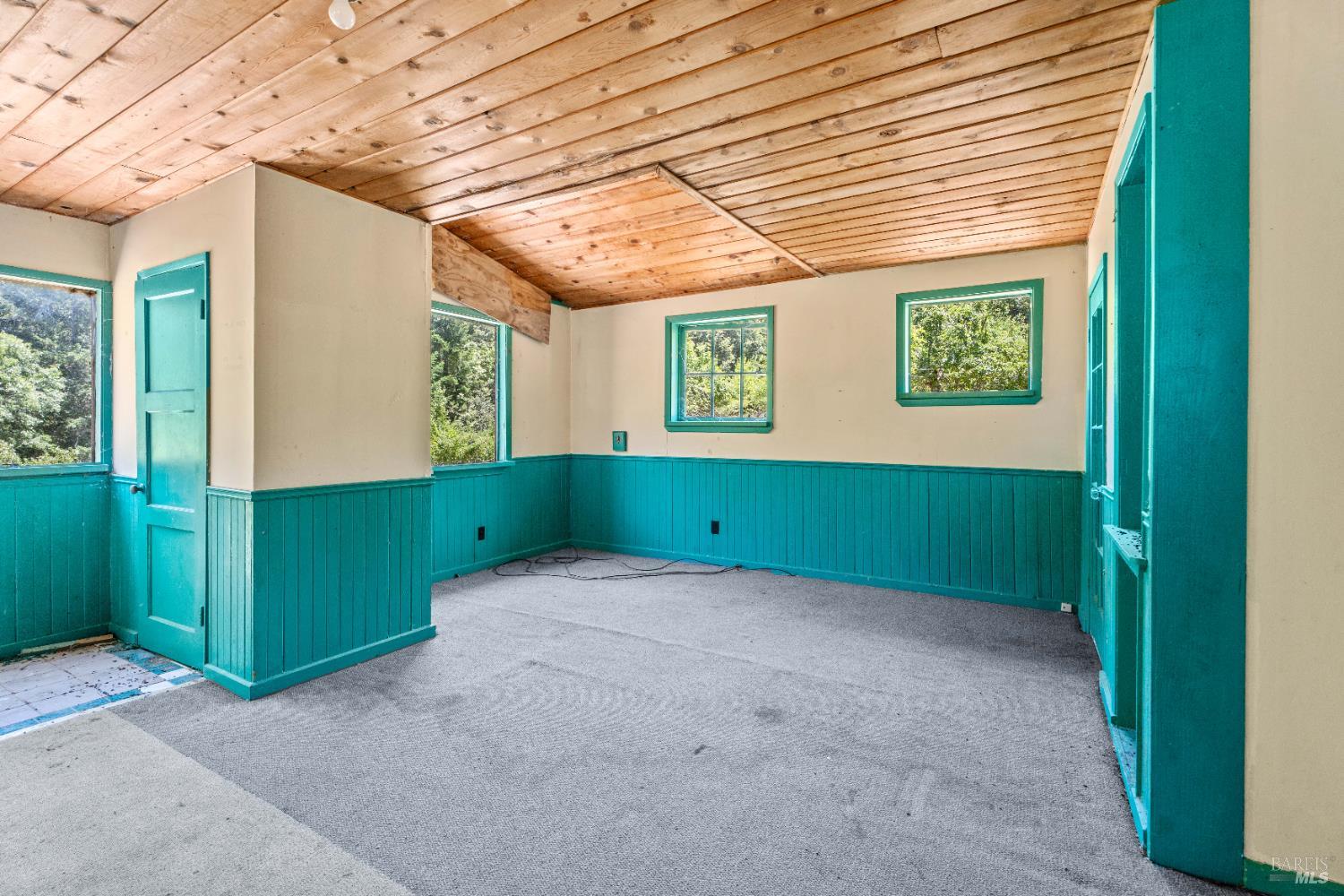 28855 Timberline Road Willits CA 95490