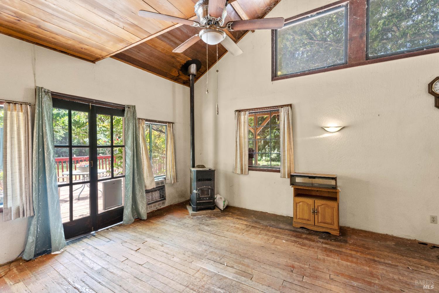 28855 Timberline Road Willits CA 95490