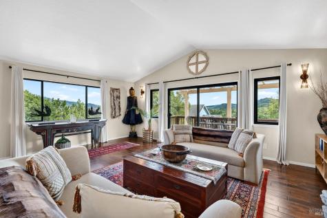 275 Kerry Lane Cloverdale CA 95425