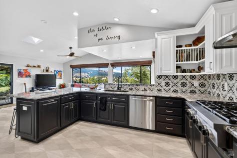 275 Kerry Lane Cloverdale CA 95425