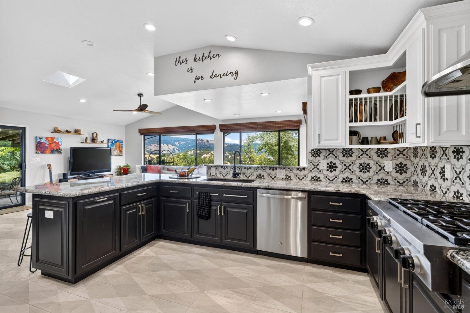 275 Kerry Lane Cloverdale CA 95425