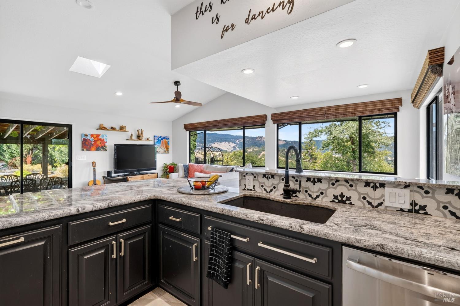 275 Kerry Lane Cloverdale CA 95425