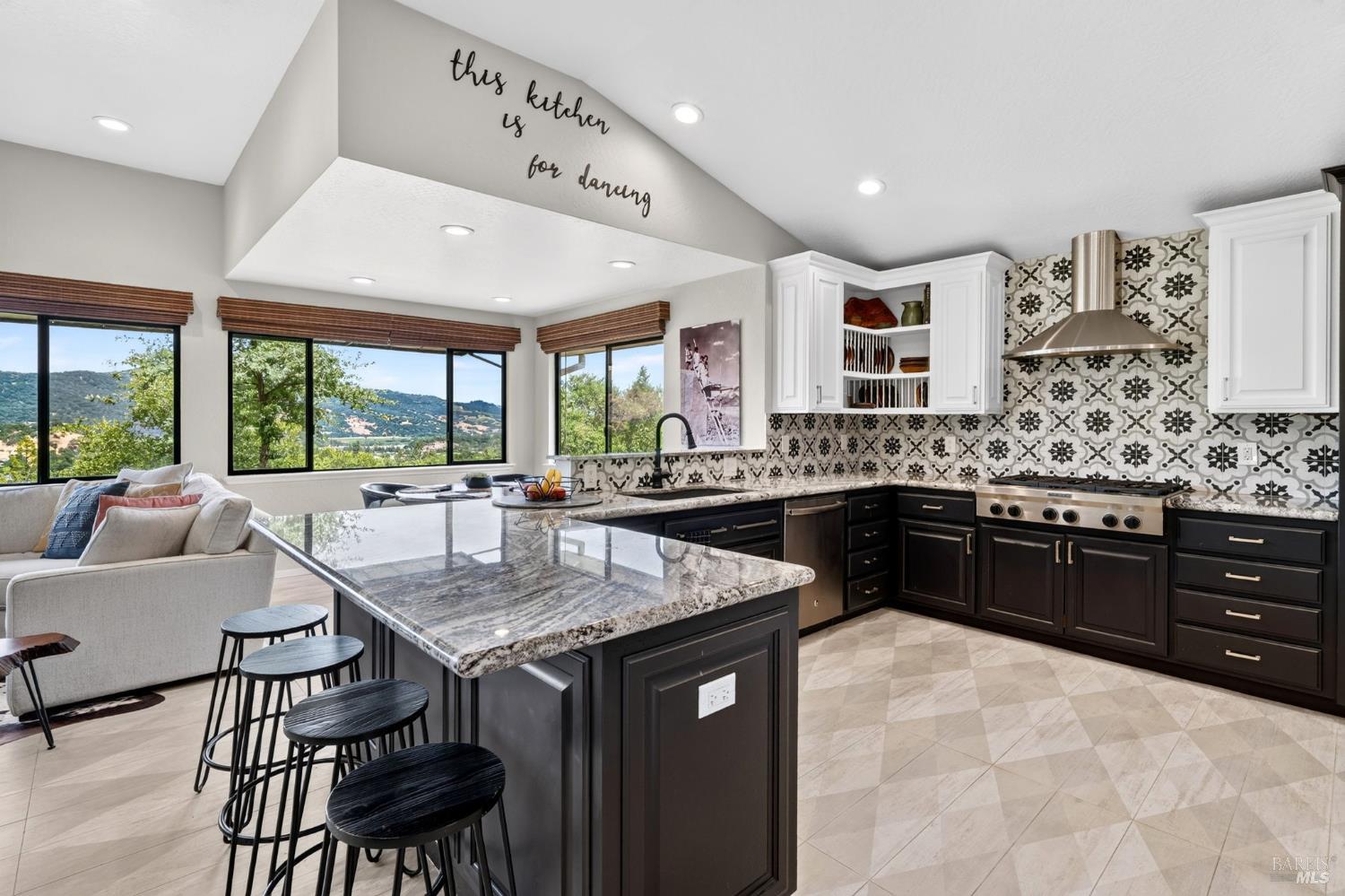275 Kerry Lane Cloverdale CA 95425