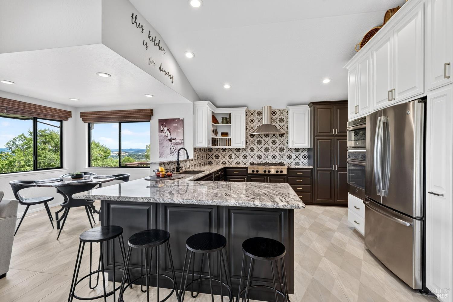 275 Kerry Lane Cloverdale CA 95425