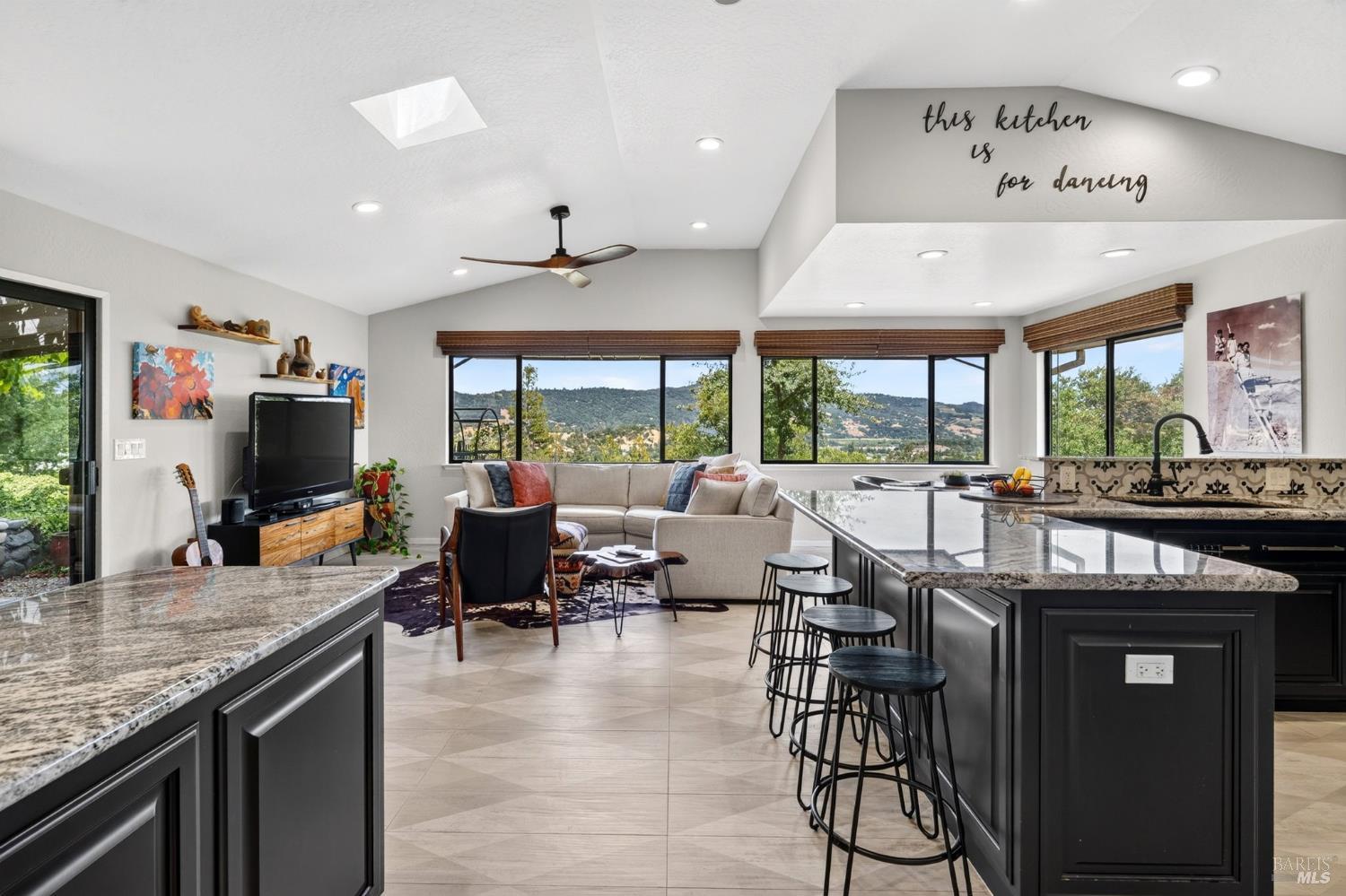 275 Kerry Lane Cloverdale CA 95425