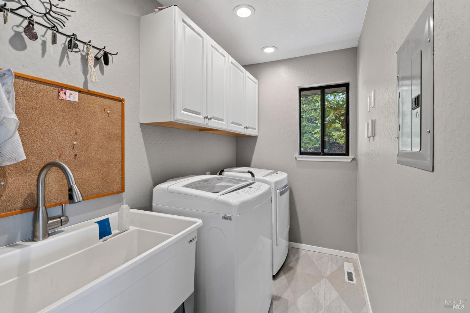 275 Kerry Lane Cloverdale CA 95425