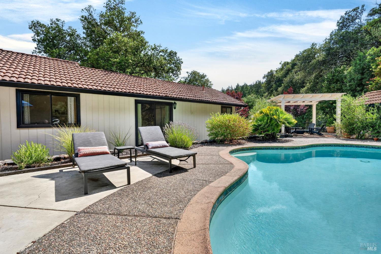 275 Kerry Lane Cloverdale CA 95425