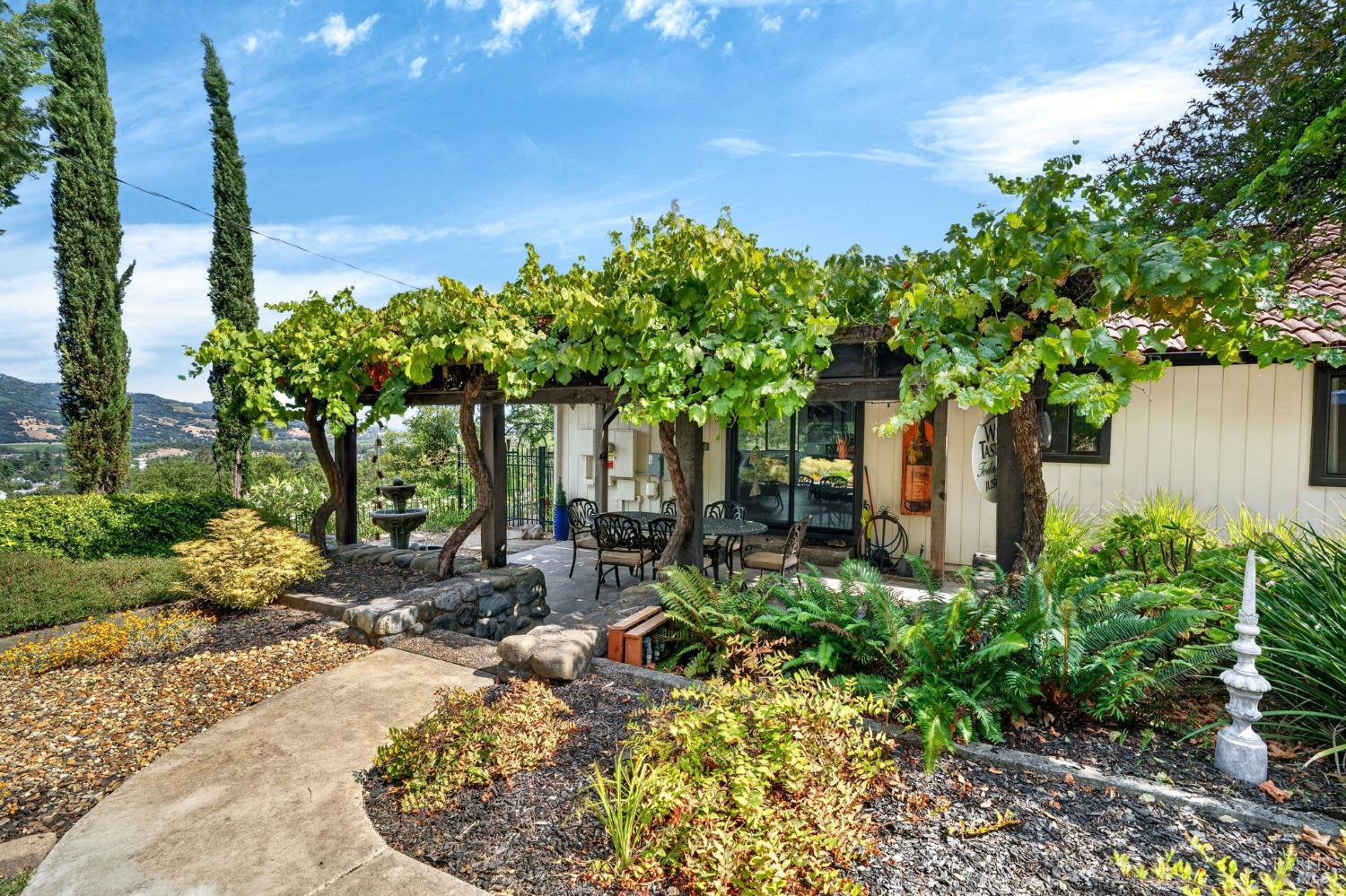275 Kerry Lane Cloverdale CA 95425
