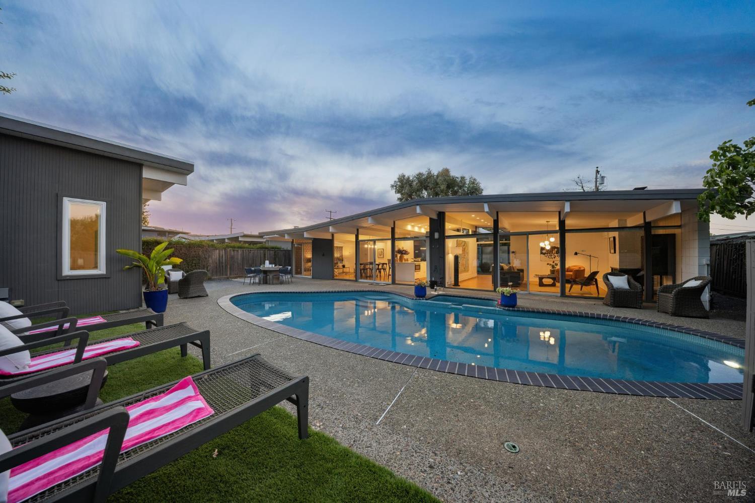 324 Devon Drive San Rafael CA 94903