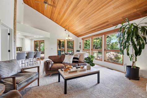4730 Woodcliff Court Santa Rosa CA 95405