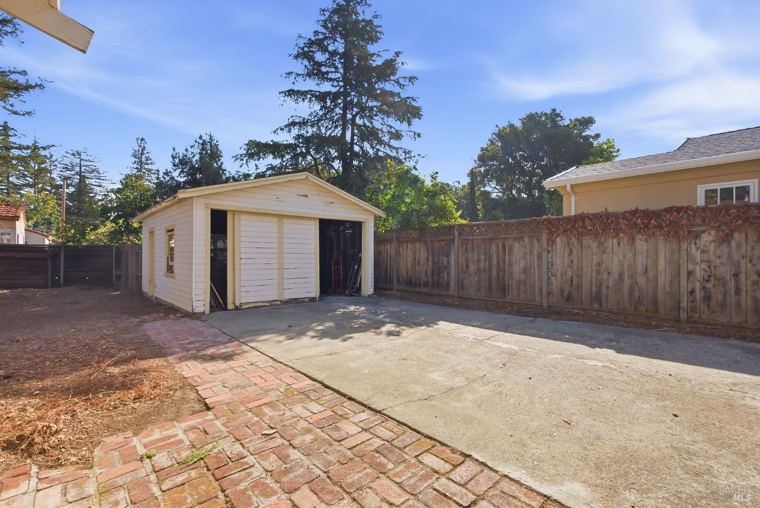 1011 Guinda Street Palo Alto CA 94301