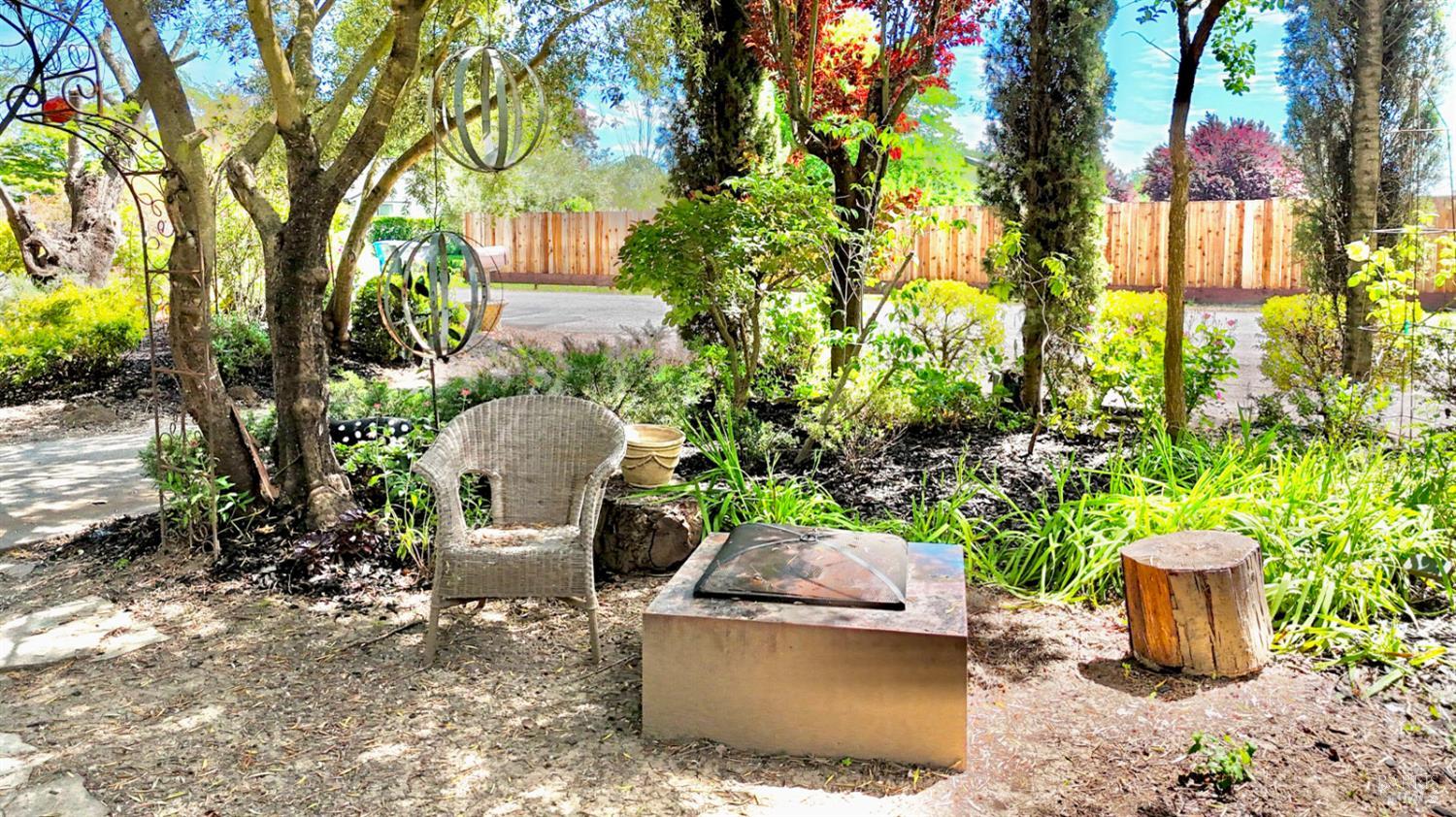 451 W North Street Healdsburg CA 95448