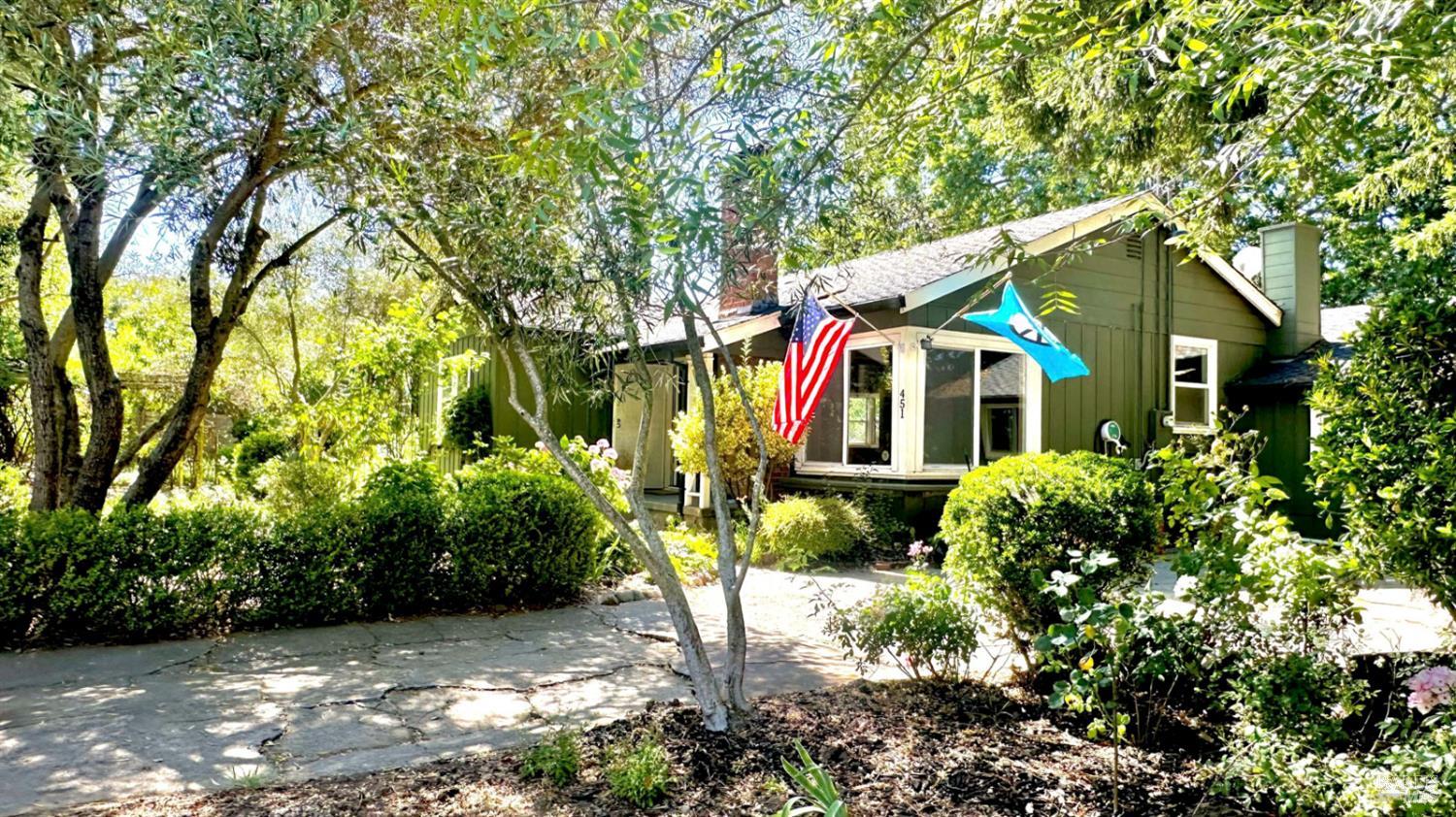 451 W North Street Healdsburg CA 95448
