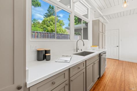643 Wakerobin Lane San Rafael CA 94903