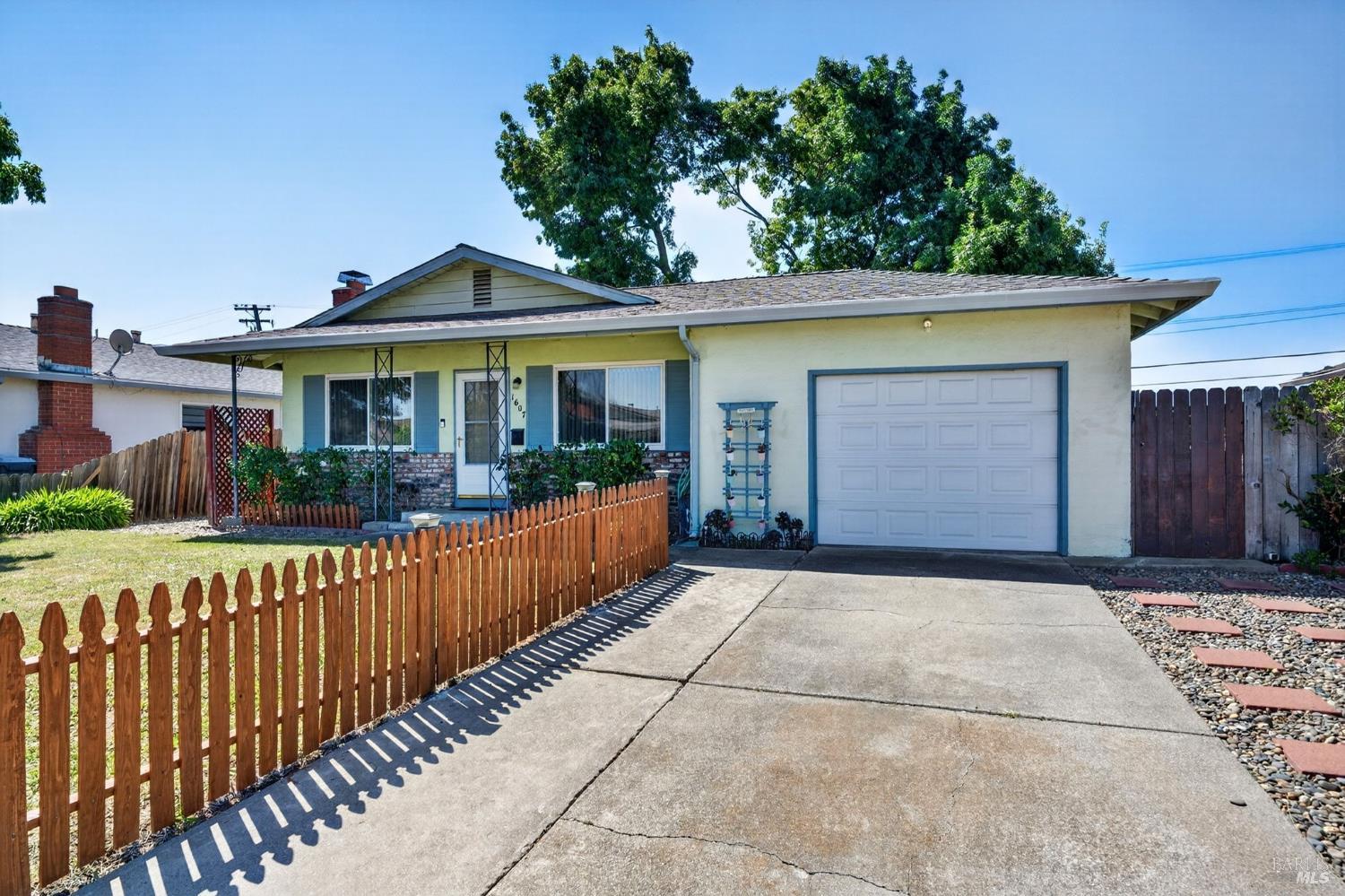 1607 James Street Fairfield CA 94533