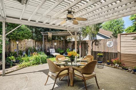 9139 Piccadilly Circle Windsor CA 95492