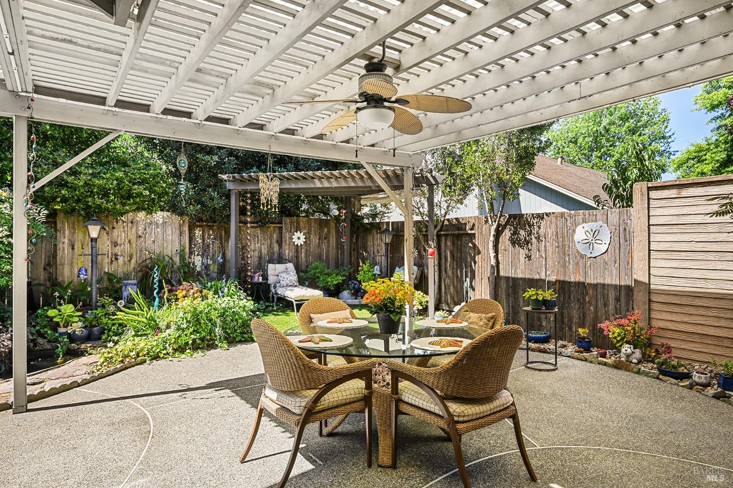 9139 Piccadilly Circle Windsor CA 95492
