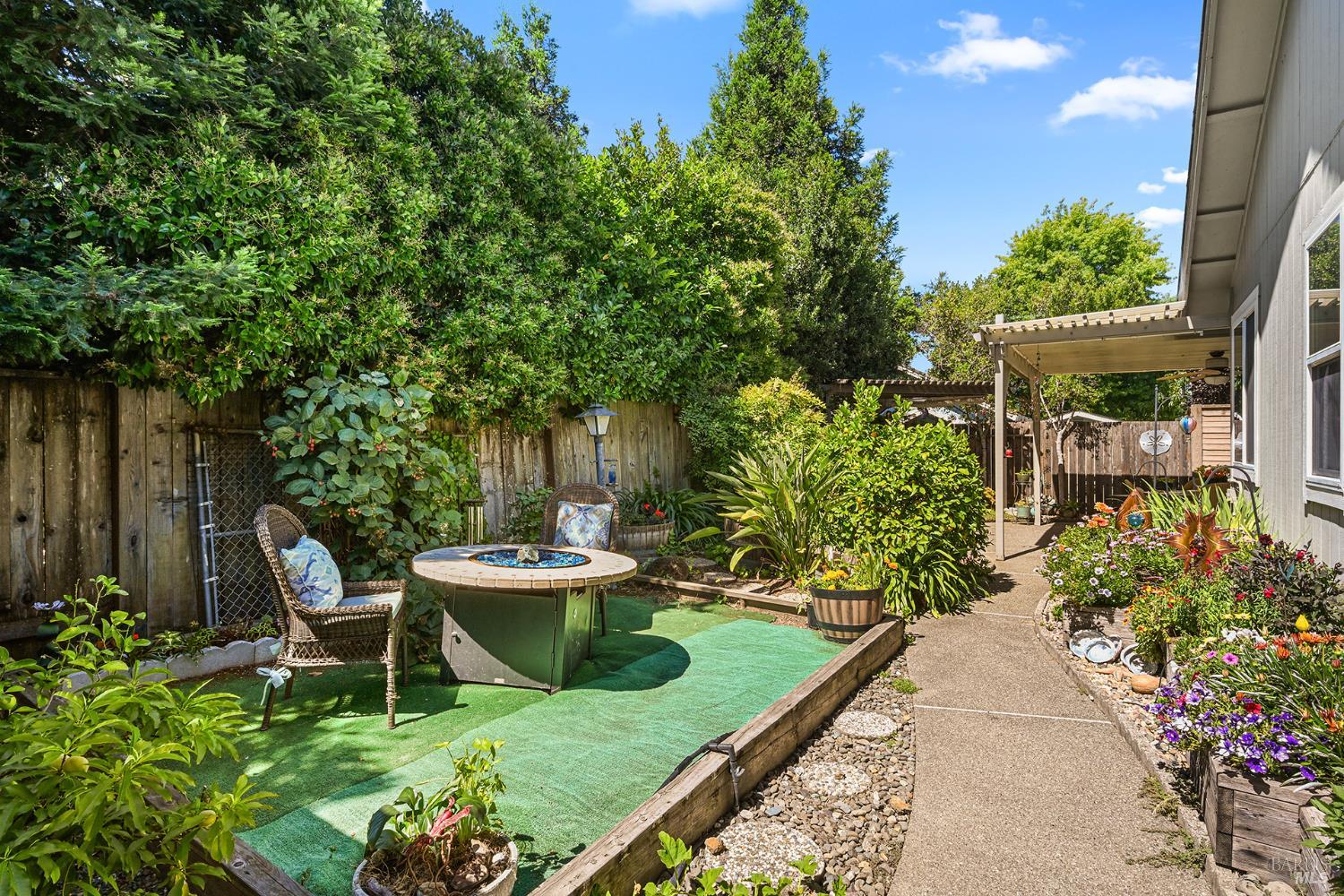 9139 Piccadilly Circle Windsor CA 95492