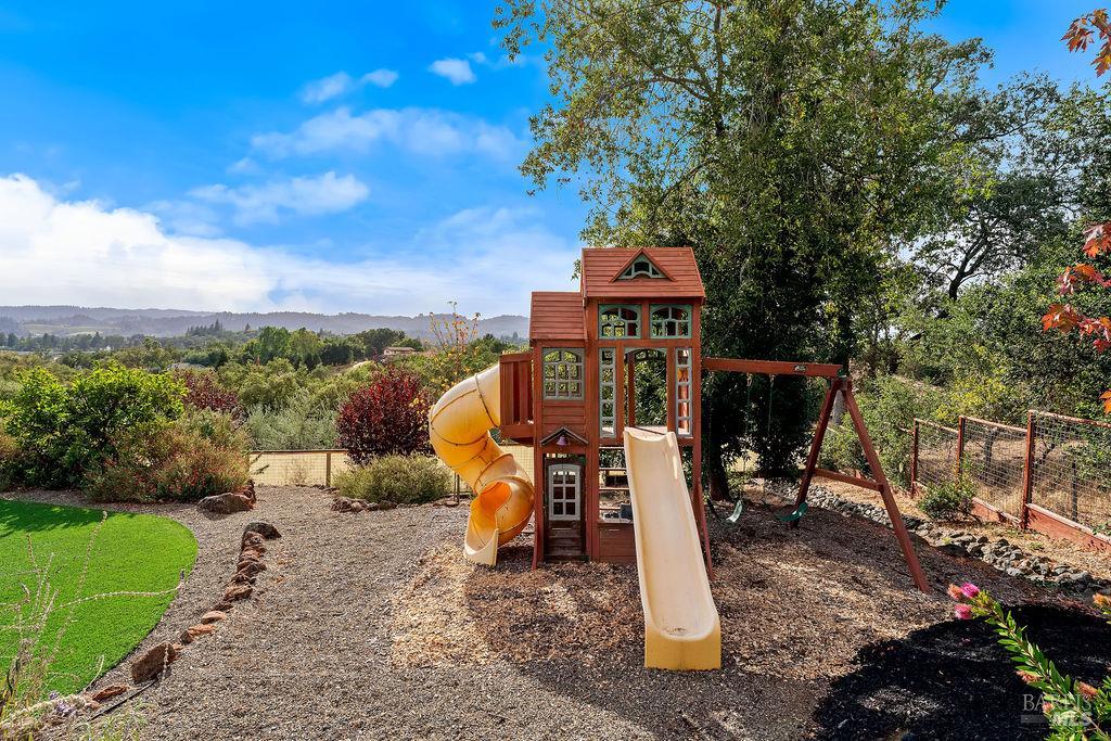 235 Clear Ridge Drive Healdsburg CA 95448